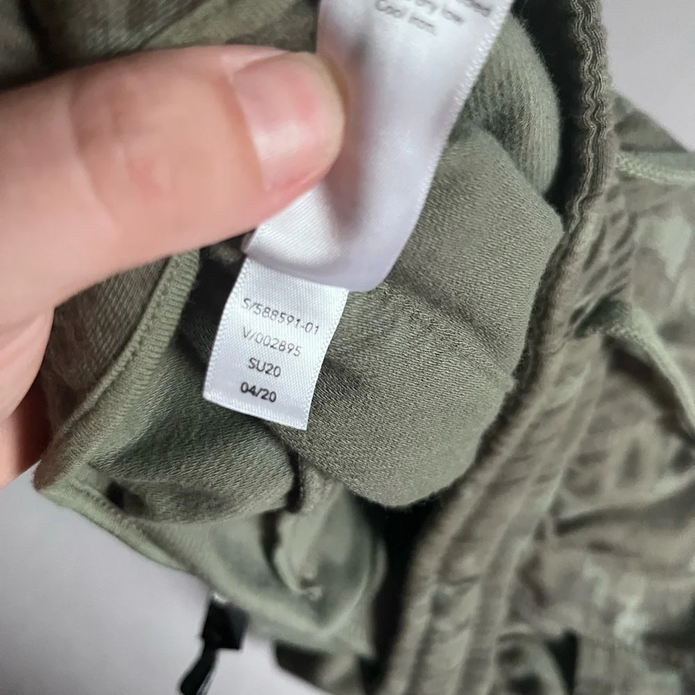 Athleta Farallon Bermuda Shorts Size 6 Stratum Camo Green Casual Travel - Picture 6 of 7